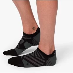 On Running Men's Low Sock 8 On Running Men's Low Sock -Running Gear Shop low sock fw19 black shadow m g1